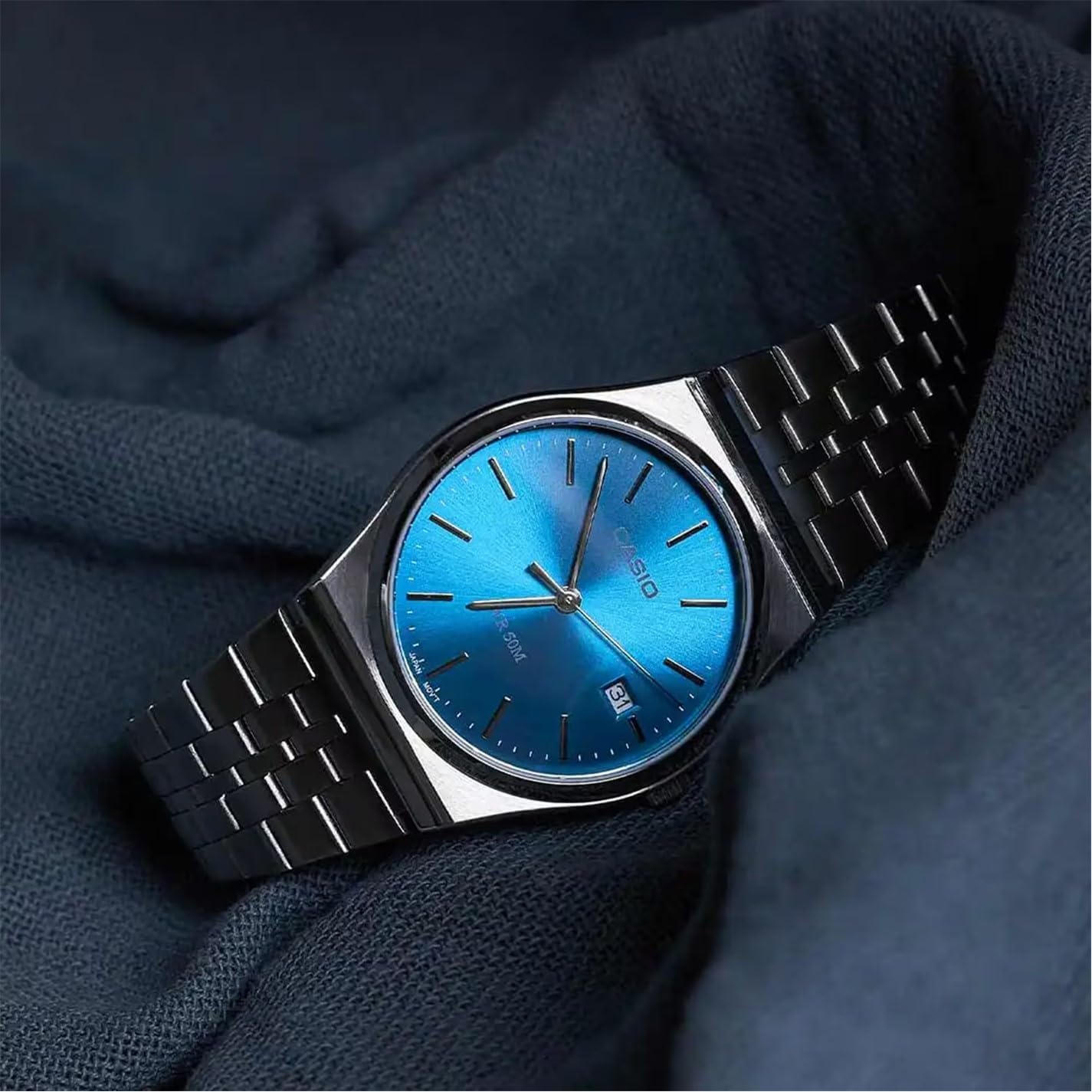 Montre casio elegante + un pendentif parfumé OFFERT