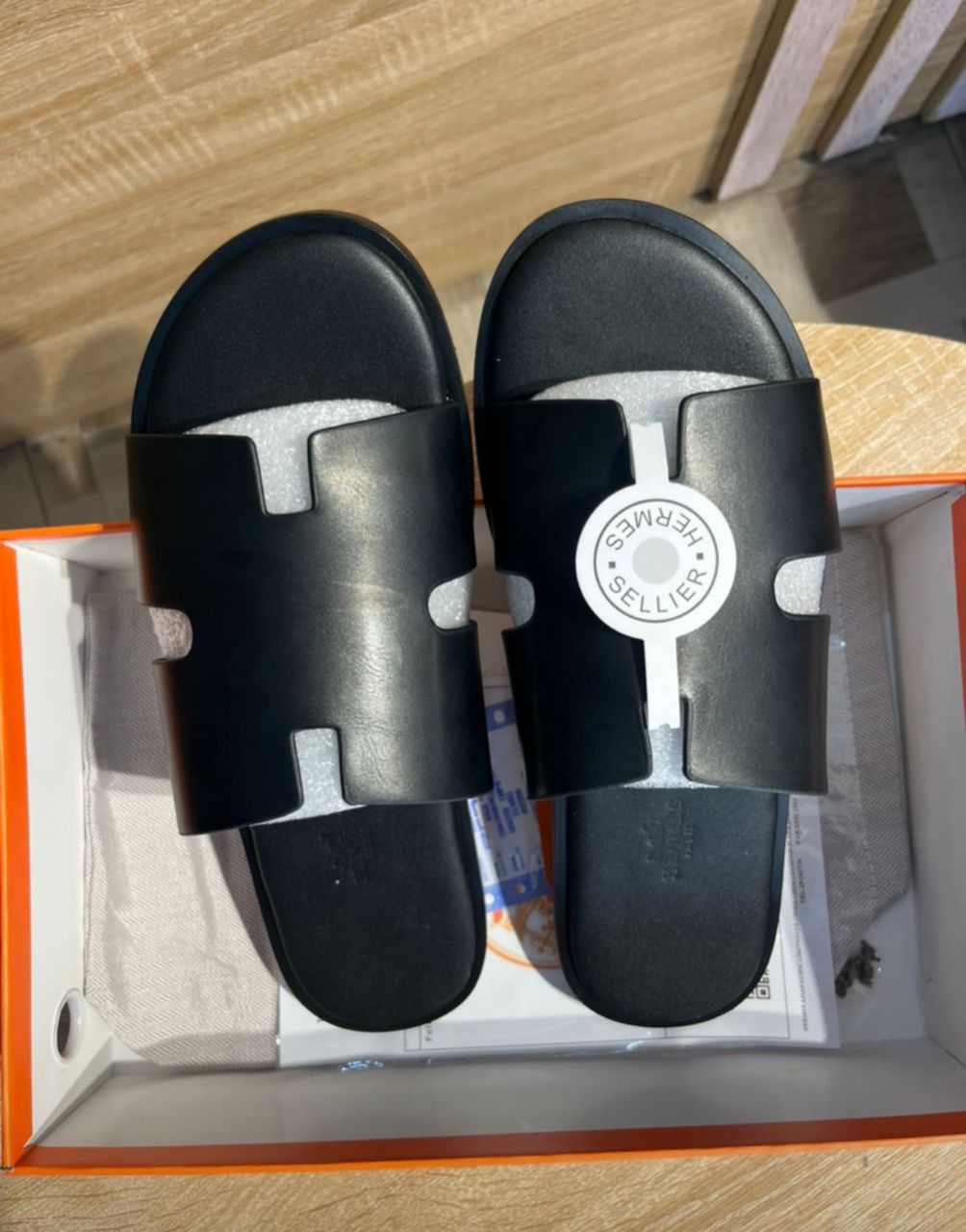 Sandale hermes authentique 100% + bijoux pendentif parfumé